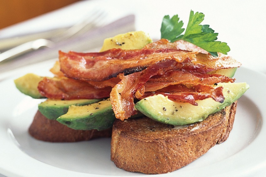 toast avocado e pancetta ricetta